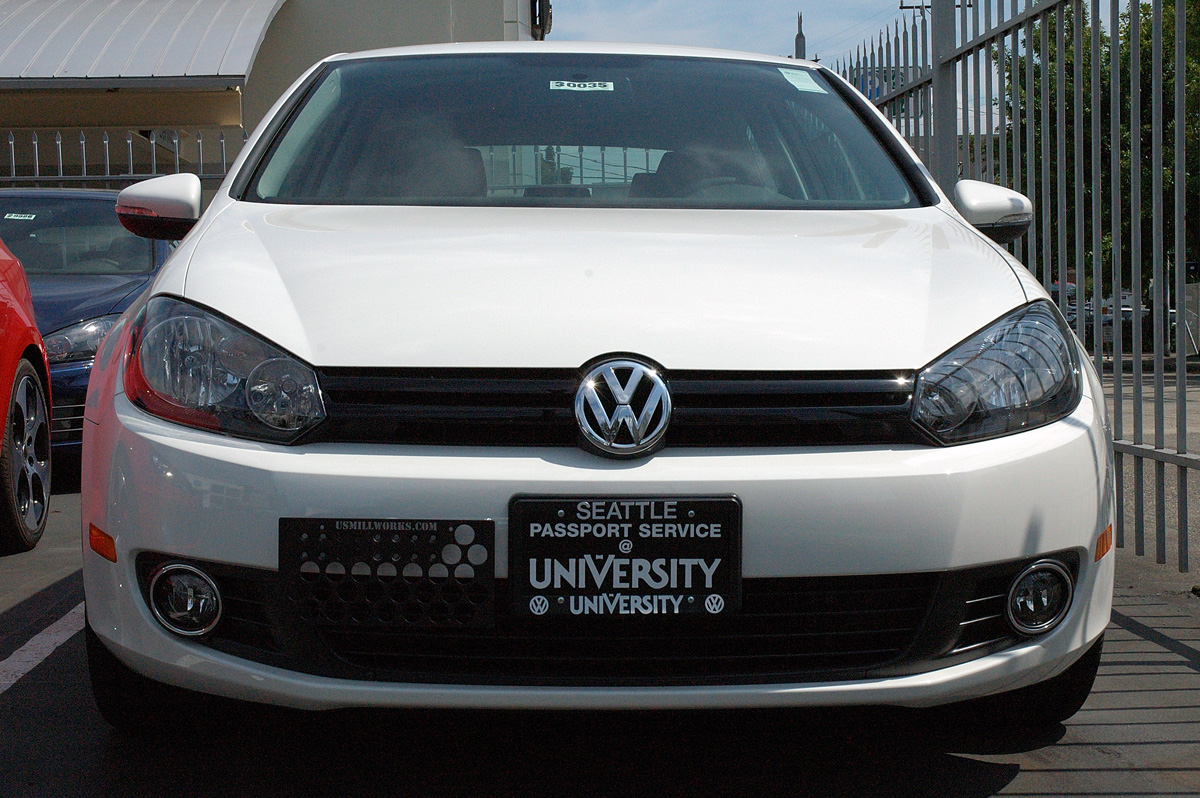 Front Bumper Tow Hook License Plate Bracket For 98-05 VW GTI MK4 - Extreme Online Store